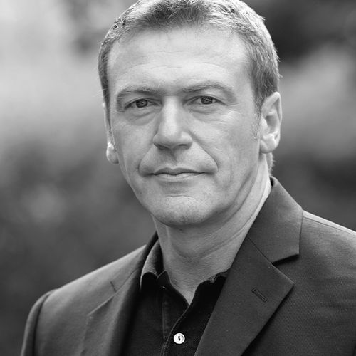 Foto der Autor:in Arno Strobel